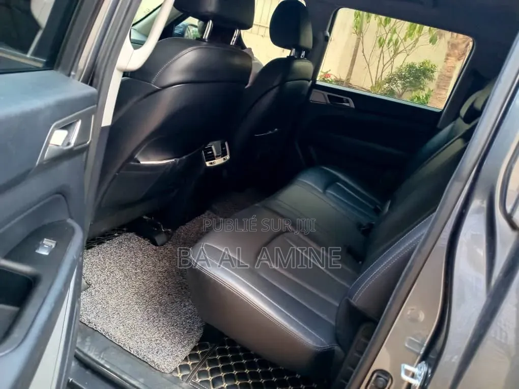 SsangYong Korando 2018 Gris