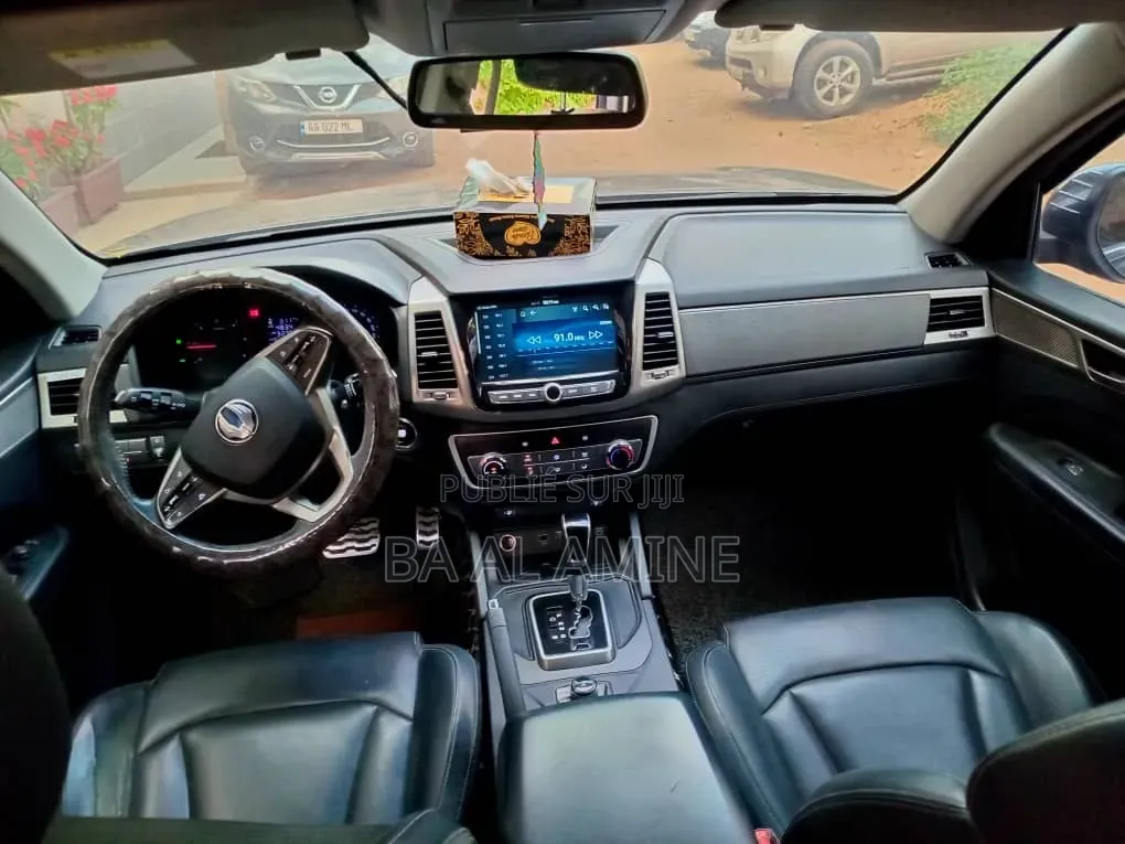 SsangYong Korando 2018 Gris