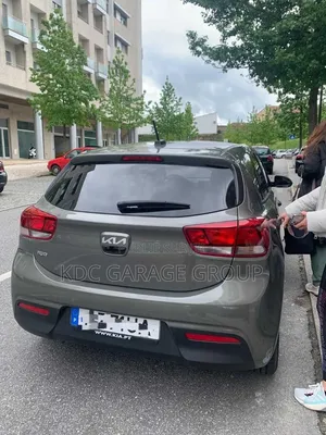 Kia Rio 2023 Gris