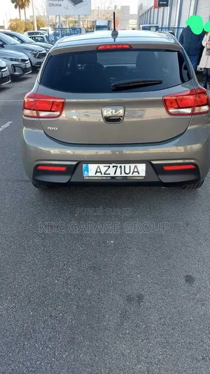Kia Rio 2023 Gris