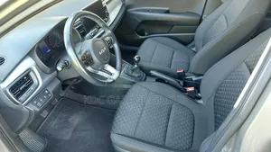 Kia Rio 2023 Gris