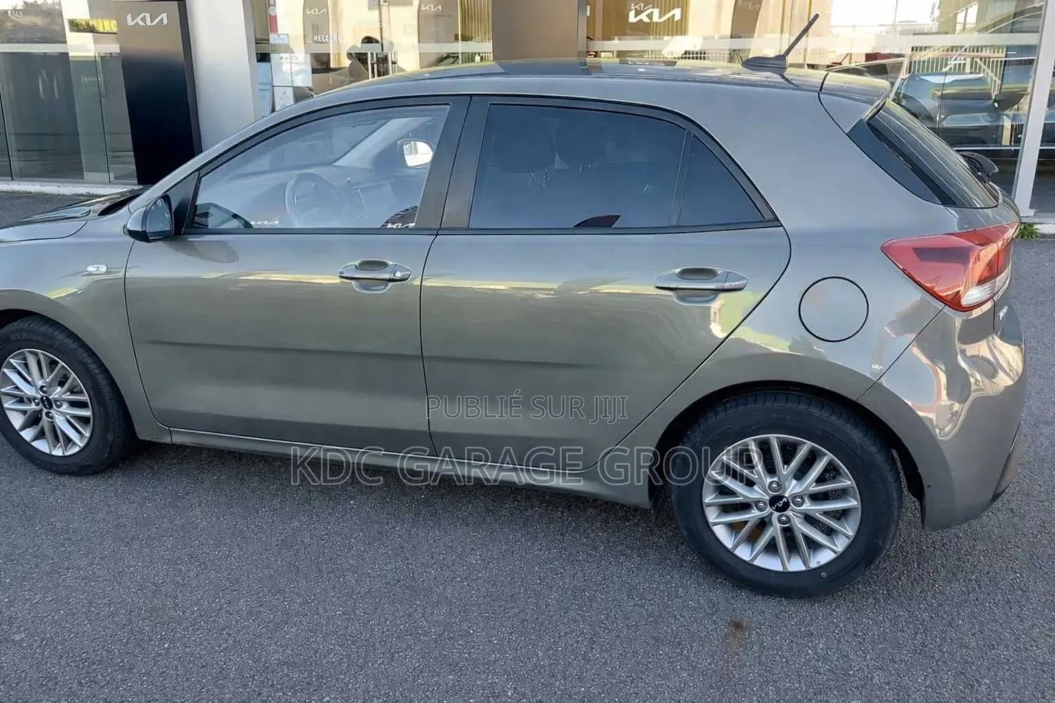 Kia Rio 2023 Gris