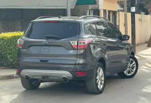 Ford Escape 2017 Gris