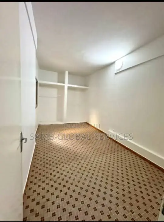 4chbre Villa dans Yoff à Louer