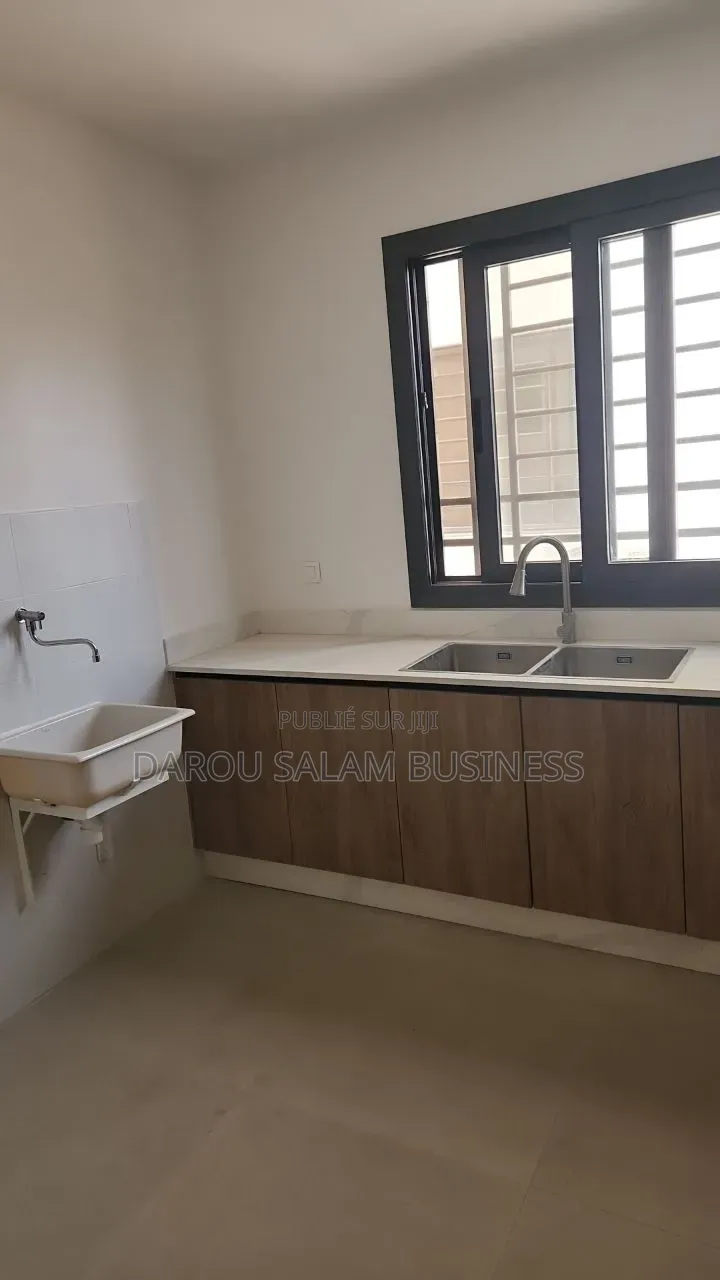 3chbre Appartement dans Almadies, Yoff à Louer