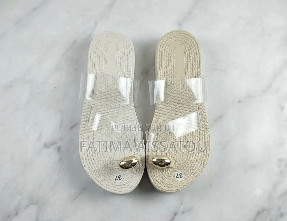 Vente De Chaussures Pour Hommes Et Femmes Et Diverses Articles