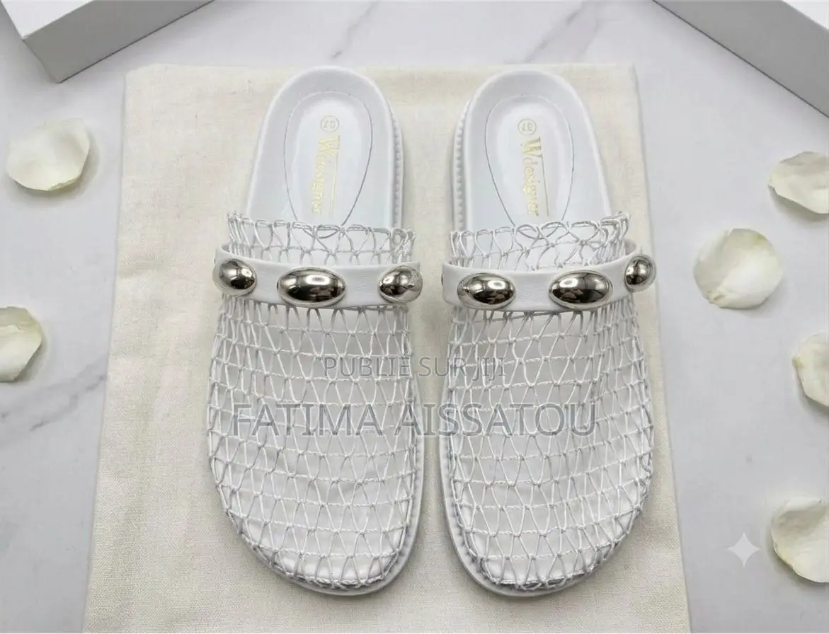Vente De Chaussures Pour Hommes Et Femmes Et Diverses Articles