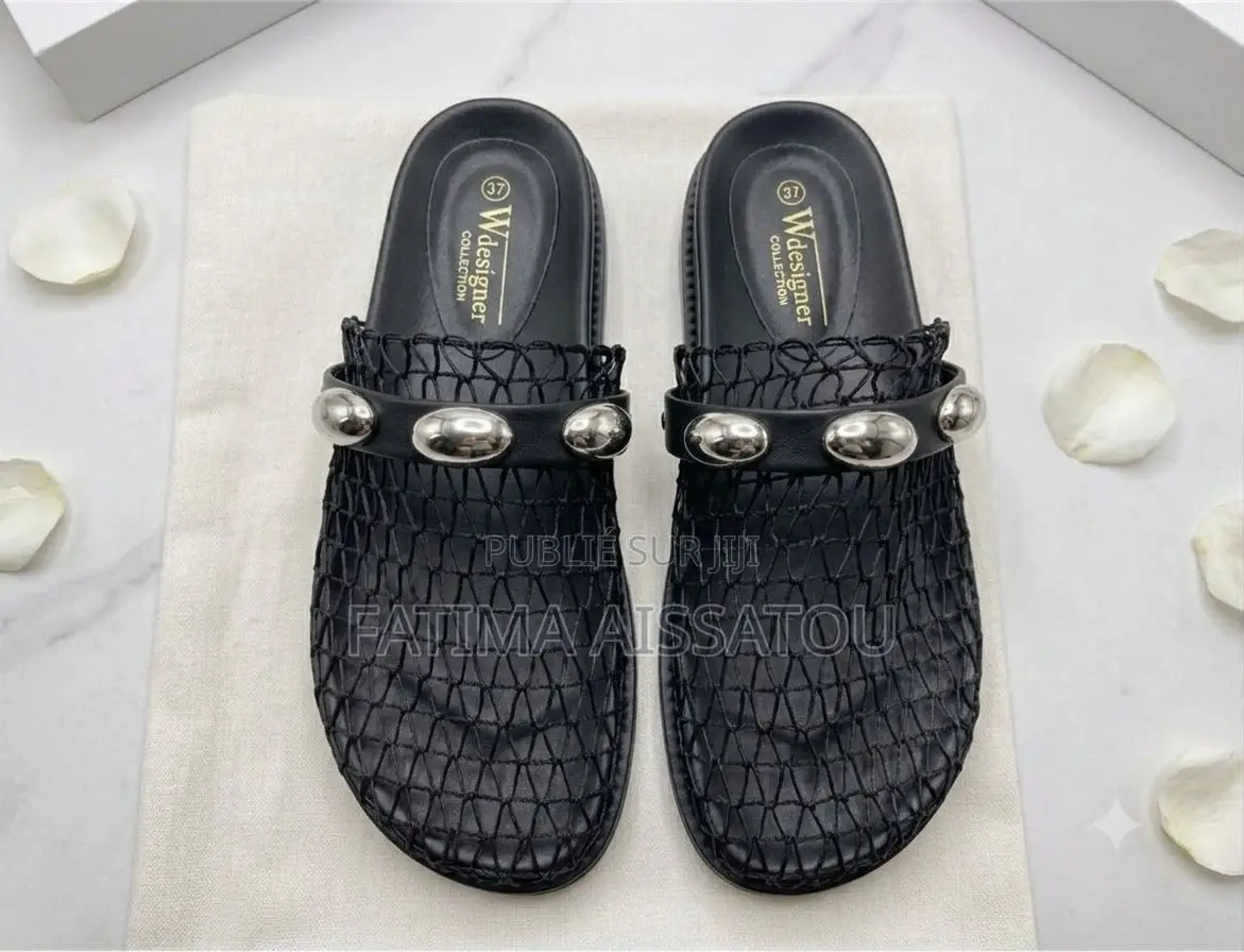 Vente De Chaussures Pour Hommes Et Femmes Et Diverses Articles
