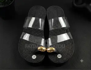Vente De Chaussures Pour Hommes Et Femmes Et Diverses Articles