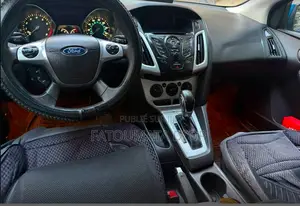 Ford Focus 2014 Bleu