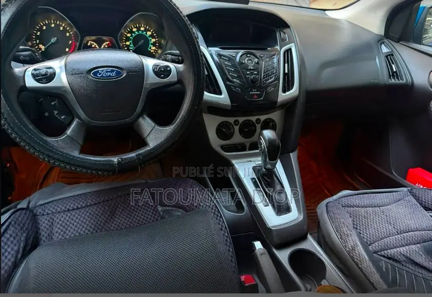 Ford Focus 2014 Bleu