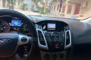 Ford Focus 2014 Bleu