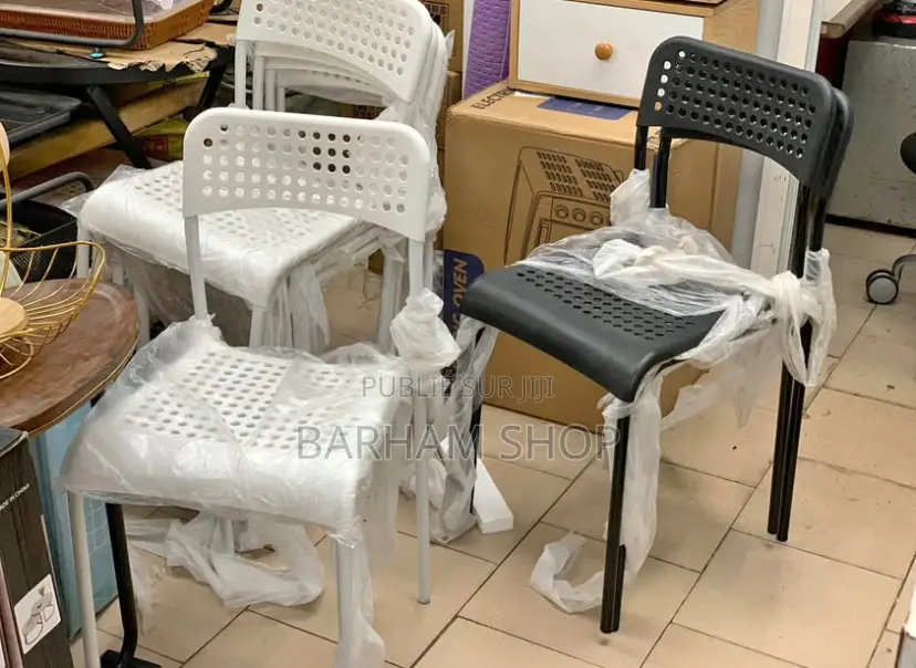 Chaise Plastique en Vente