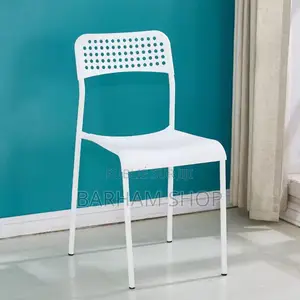 Chaise Plastique en Vente