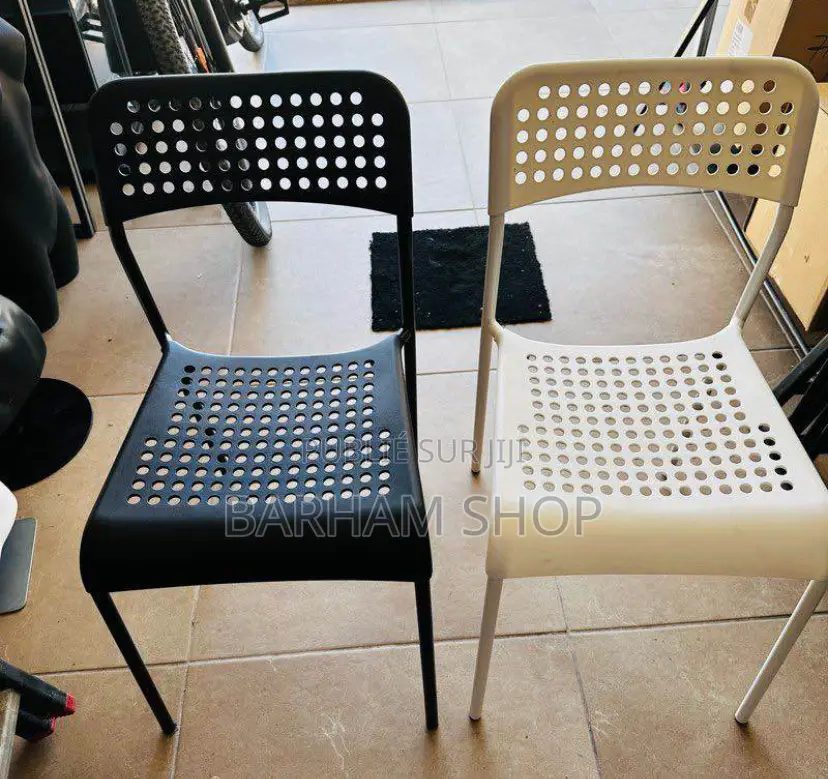 Chaise Plastique en Vente