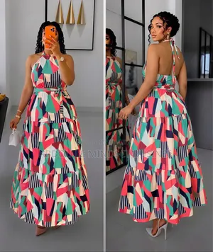 Robe Dos Laissé Disponible