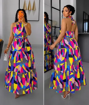 Robe Dos Laissé Disponible