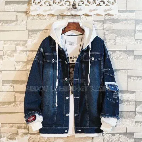 Jeans Pulls Capuchon Disponible