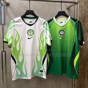Maillots Nigeria Disponible
