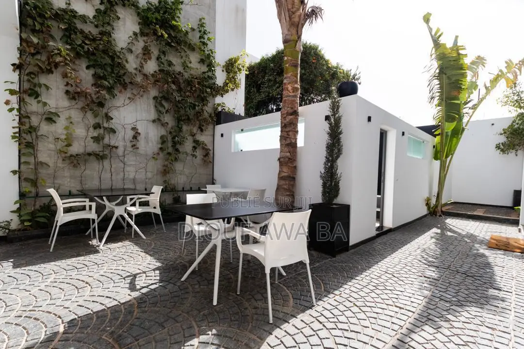 Meublé 8chbre Villa dans Villa En Location Et, Fann-Point E-Amitié