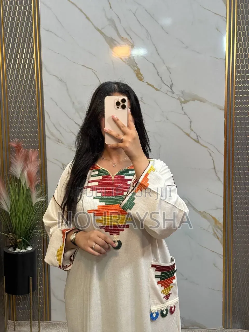 Robe Marocaine Avec Une Touche d'Originalité