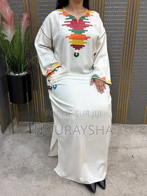 Robe Marocaine Avec Une Touche d'Originalité