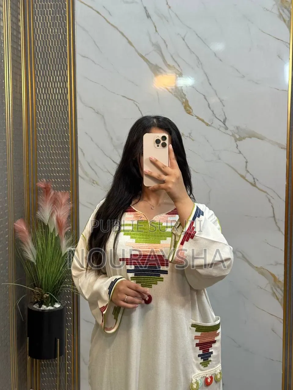 Robe Marocaine Avec Une Touche d'Originalité