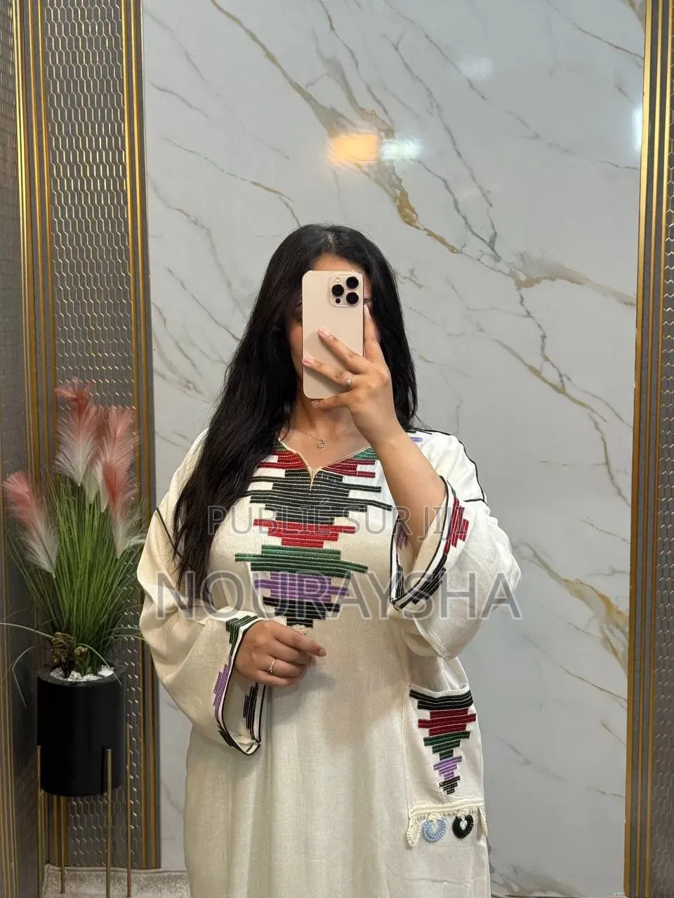 Robe Marocaine Avec Une Touche d'Originalité