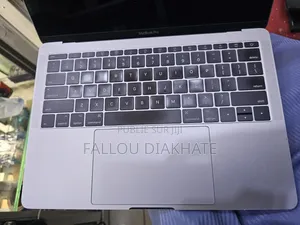Nouveau Apple MacBook Pro 2017 8GB Intel Core i5 SSD 256GB