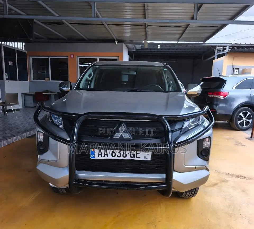 Mitsubishi L200 2022 Gris
