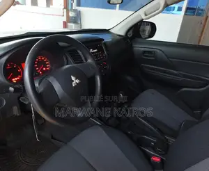 Mitsubishi L200 2022 Gris