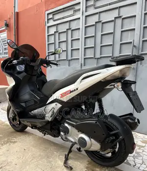 Nouveau Aprilia SR 2019 Bleu