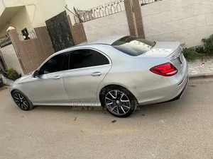 Mercedes-Benz E300 2017 Gris