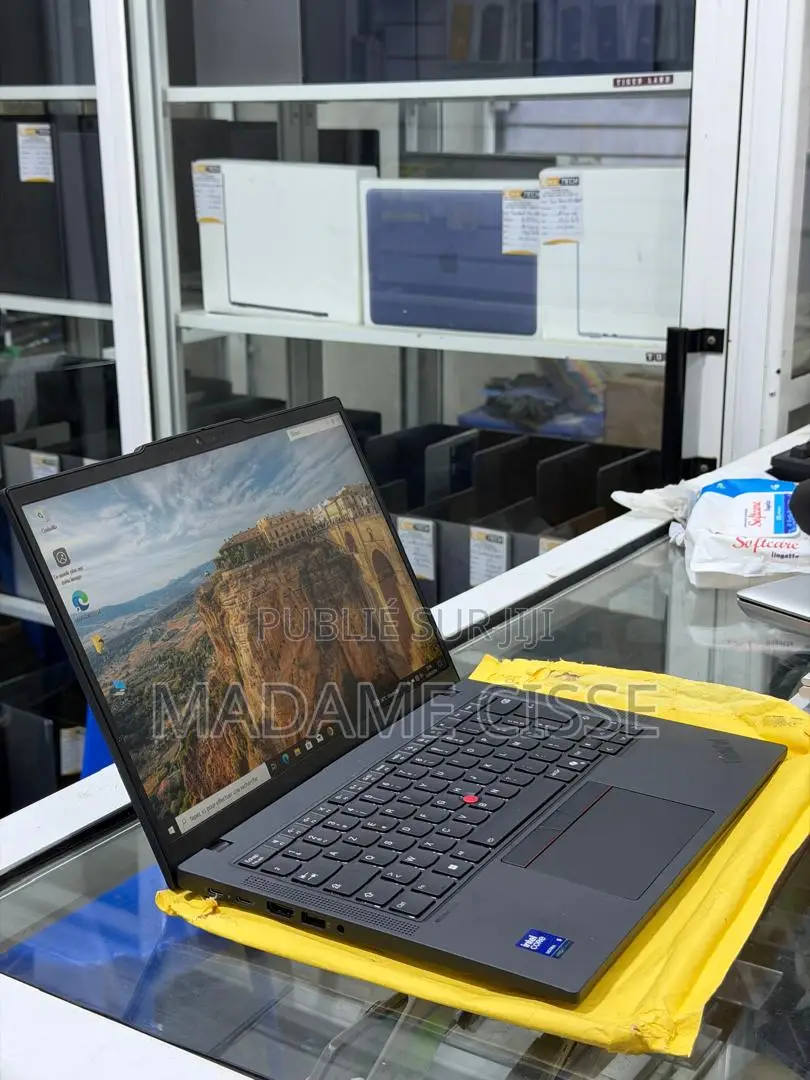 Nouveau Lenovo ThinkPad T14 16GB Intel Core Ultra 5 SSD 256GB