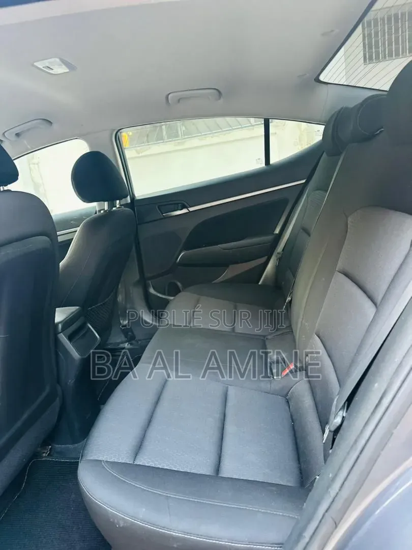 Hyundai Elantra 2018 Gris