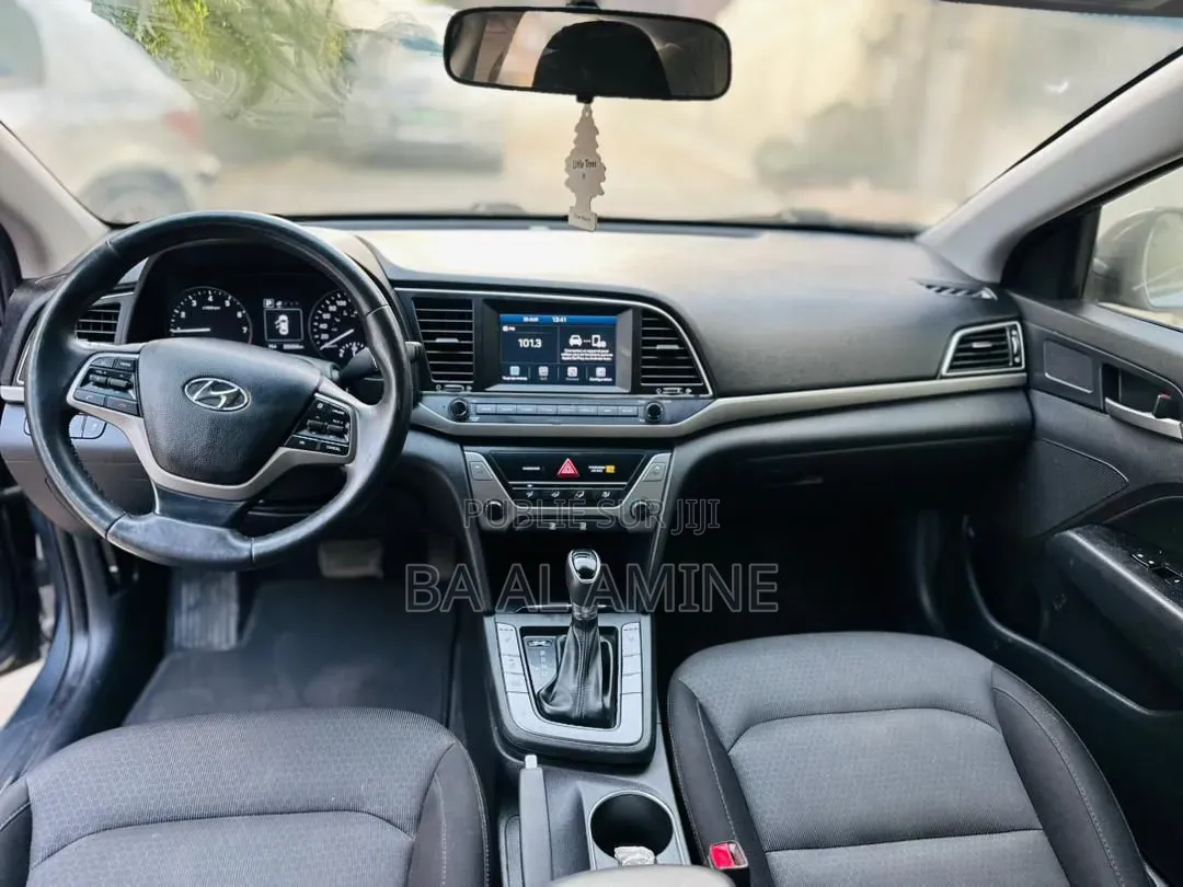 Hyundai Elantra 2018 Gris