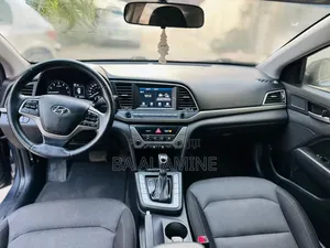 Hyundai Elantra 2018 Gris