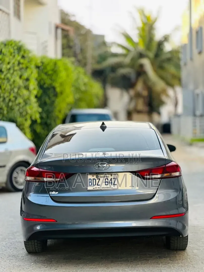 Hyundai Elantra 2018 Gris