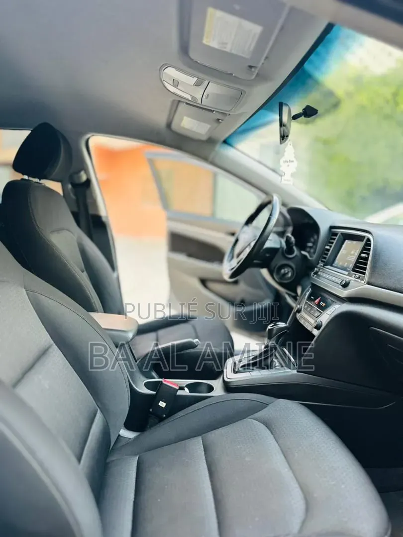 Hyundai Elantra 2018 Gris