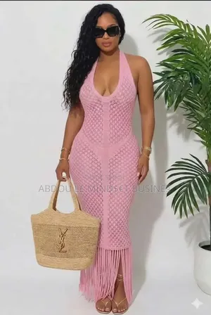Robe Perforé Disponible