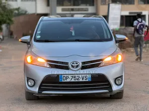Toyota Verso 2017 Gris