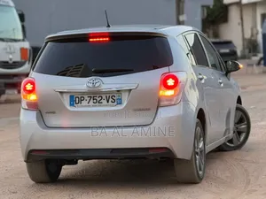Toyota Verso 2017 Gris