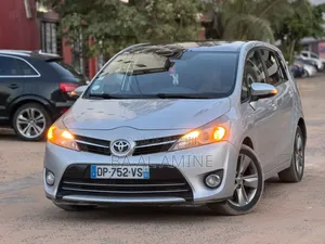 Toyota Verso 2017 Gris