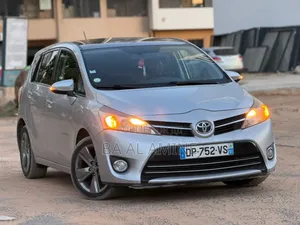 Toyota Verso 2017 Gris