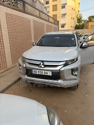 Mitsubishi L200 2021 Gris