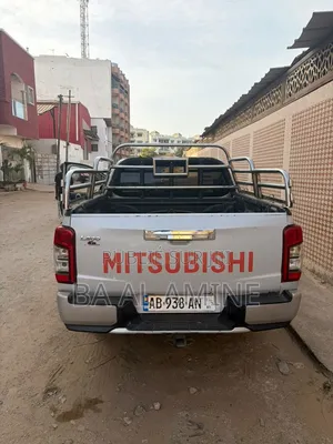 Mitsubishi L200 2021 Gris