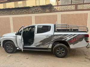 Mitsubishi L200 2021 Gris