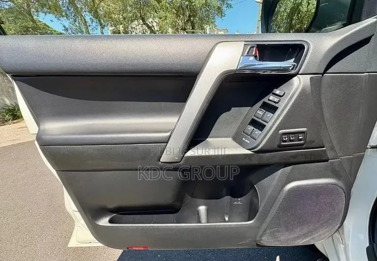 Toyota Land Cruiser Prado 2017 Blanc cassé