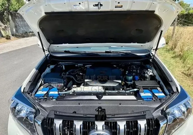 Toyota Land Cruiser Prado 2017 Blanc cassé