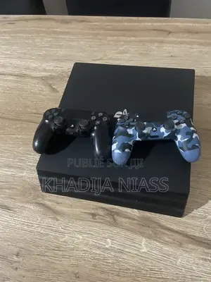 Ps4 Pro + Deux Manette + Un Jeu